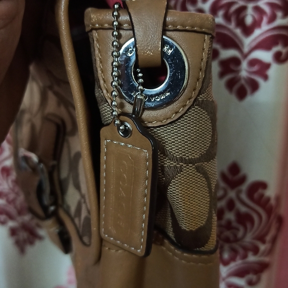 Coach - Picture 4 of 8